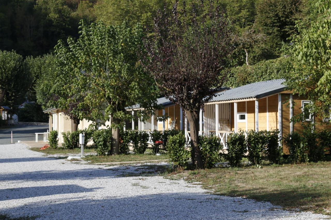 Camping Le Jardin - Chalets, Bungalows Et Emplacements Nus Pour Des Vacances Nature Le Long De La Riviere Le Gijou Lacaze エクステリア 写真