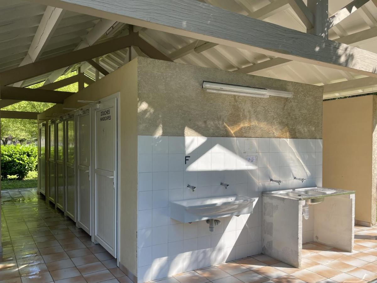 Camping Le Jardin - Chalets, Bungalows Et Emplacements Nus Pour Des Vacances Nature Le Long De La Riviere Le Gijou Lacaze エクステリア 写真