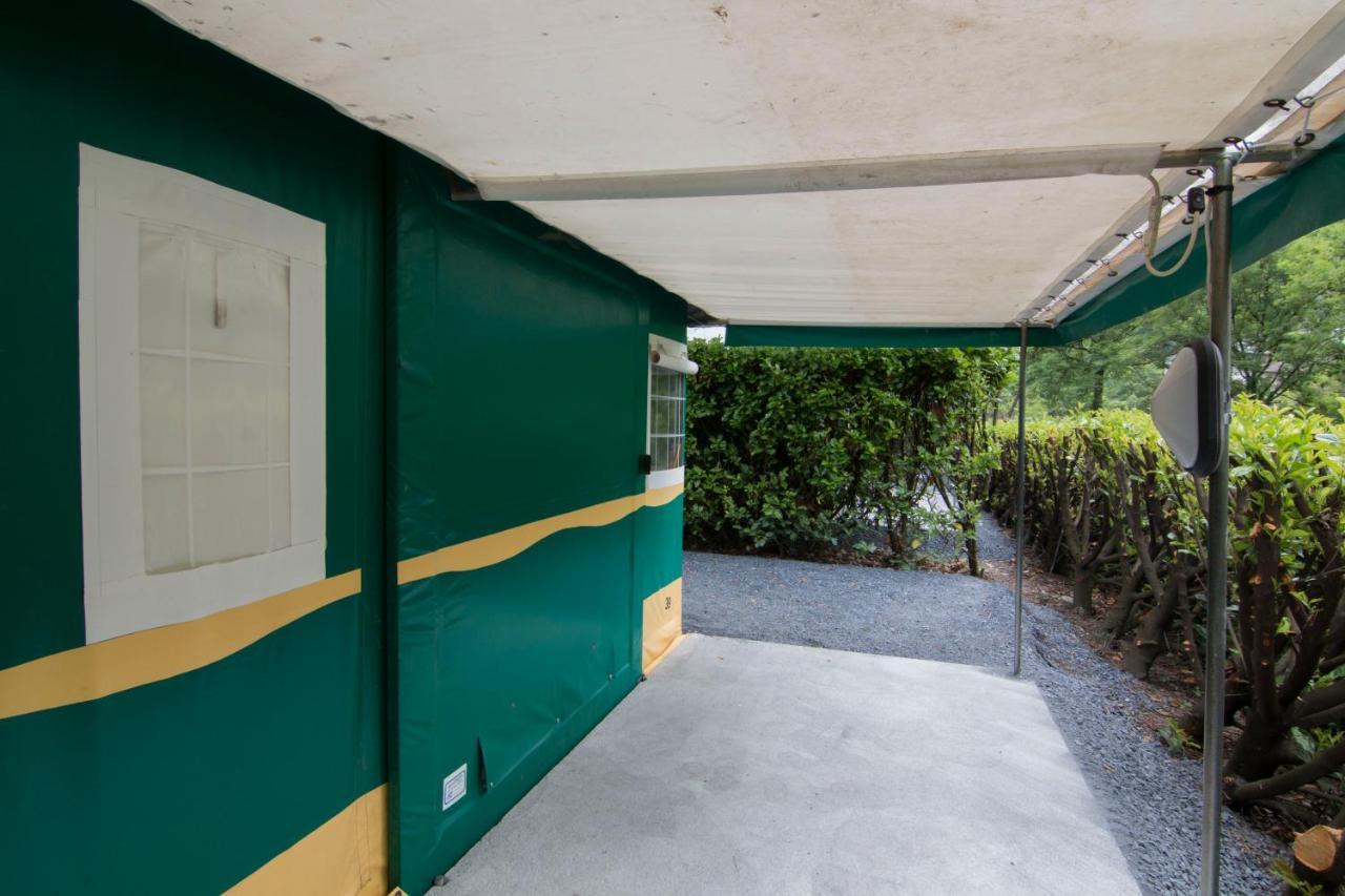 Camping Le Jardin - Chalets, Bungalows Et Emplacements Nus Pour Des Vacances Nature Le Long De La Riviere Le Gijou Lacaze エクステリア 写真