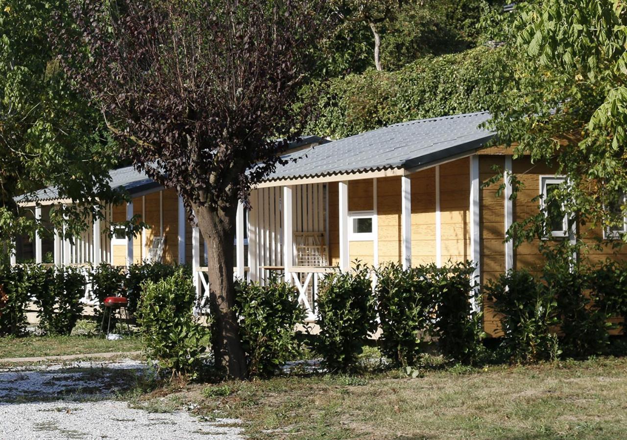 Camping Le Jardin - Chalets, Bungalows Et Emplacements Nus Pour Des Vacances Nature Le Long De La Riviere Le Gijou Lacaze 部屋 写真