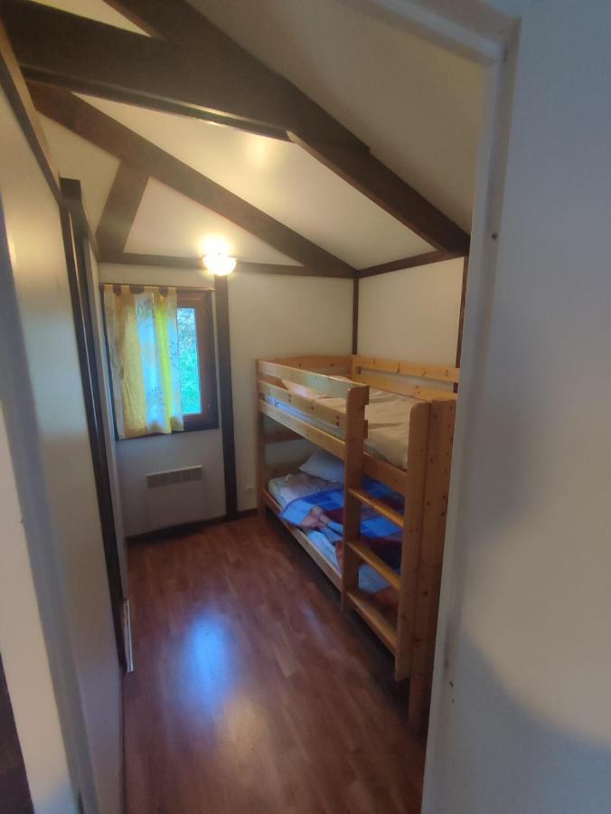 Camping Le Jardin - Chalets, Bungalows Et Emplacements Nus Pour Des Vacances Nature Le Long De La Riviere Le Gijou Lacaze エクステリア 写真